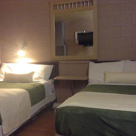 West Castle Motel Pincher Creek Extérieur photo