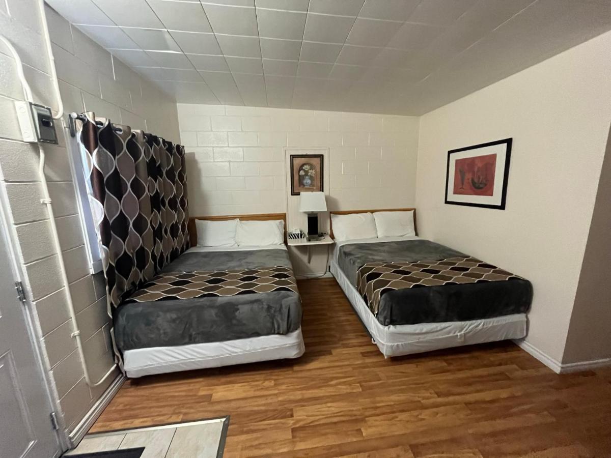 West Castle Motel Pincher Creek Extérieur photo