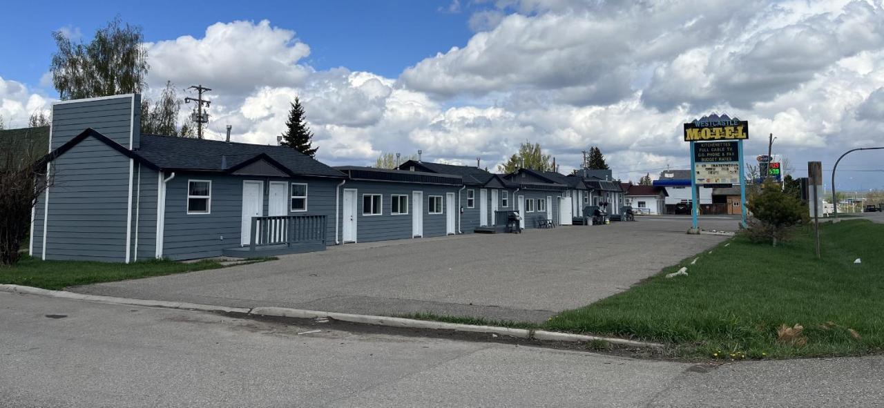 West Castle Motel Pincher Creek Extérieur photo