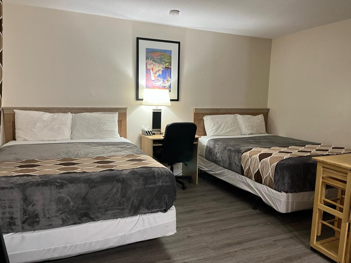 West Castle Motel Pincher Creek Extérieur photo